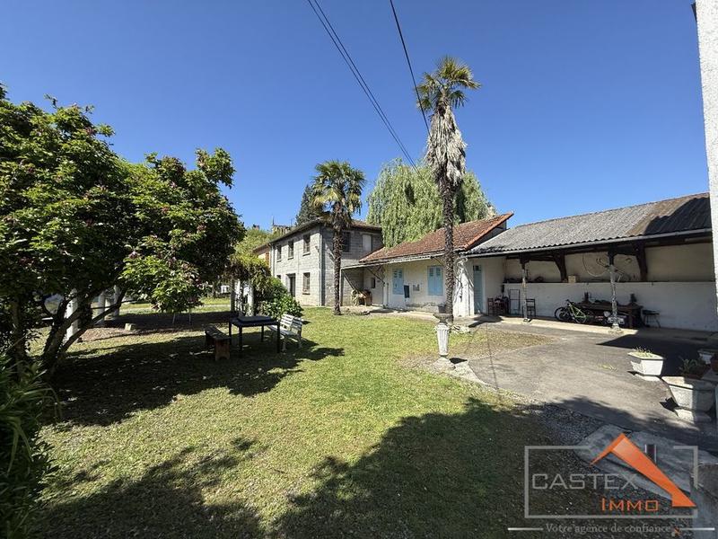 Maison - 253 m² - 10 pièces