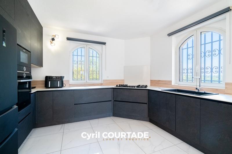 Villa - 245 m² - 7 pièces