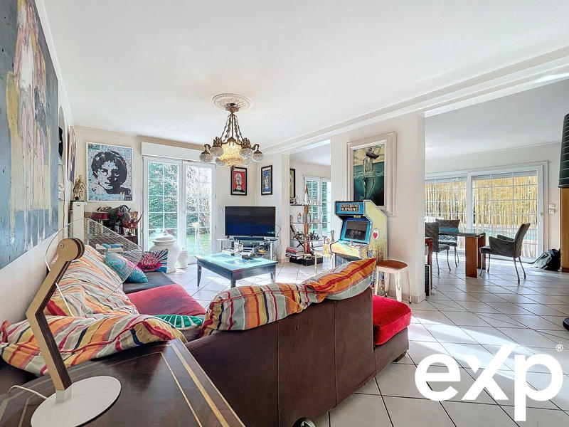 Maison - 180 m² - 7 pièces