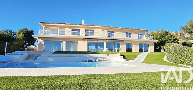 Maison - 250 m² - 7 pièces