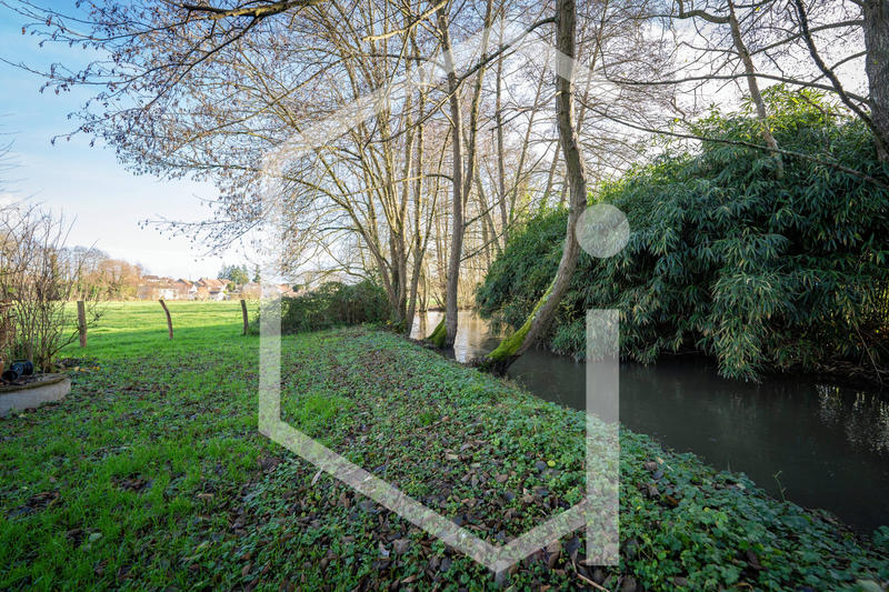 Maison - 240 m² - 9 pièces