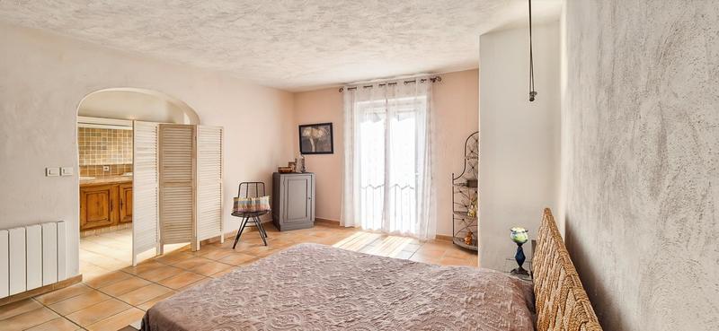 Maison - 221 m² - 8 pièces