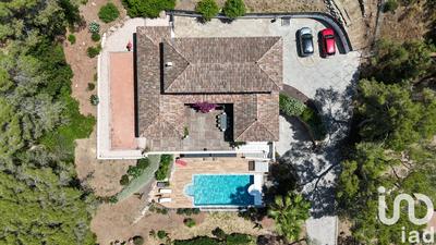 Maison - 225 m² - 7 pièces