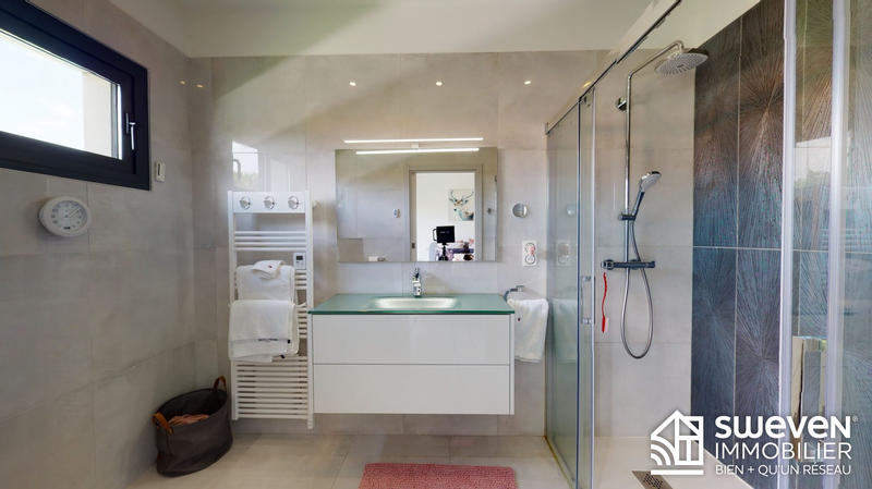 Villa - 250 m² - 7 pièces