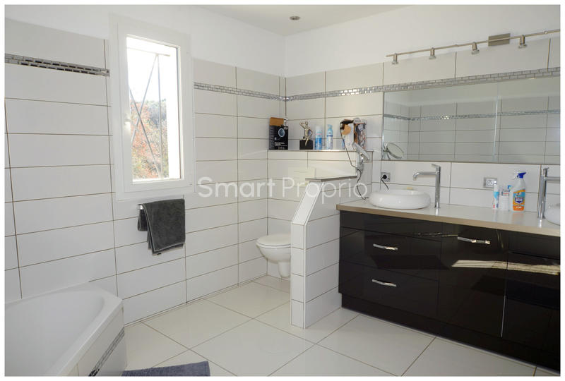 Villa - 240 m² - 9 pièces