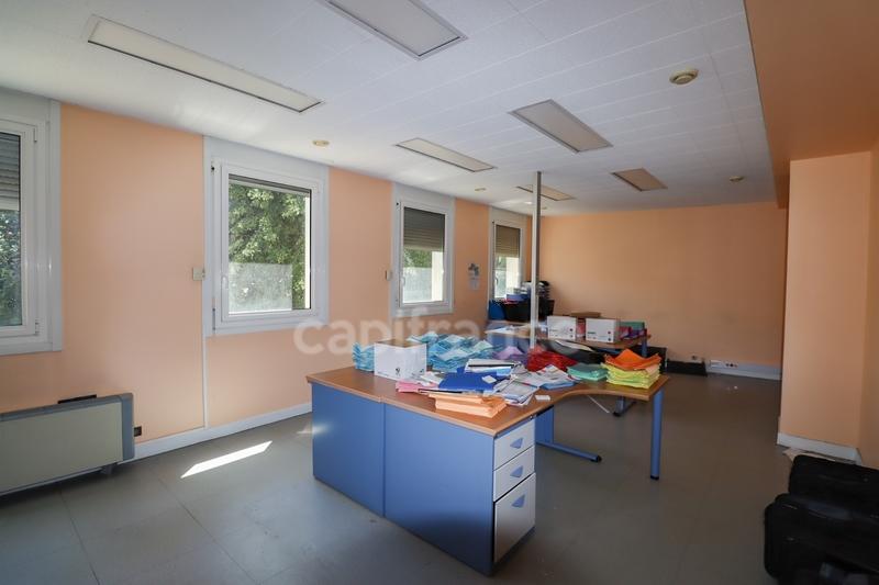 Immeuble - 170 m² - 1 pièce