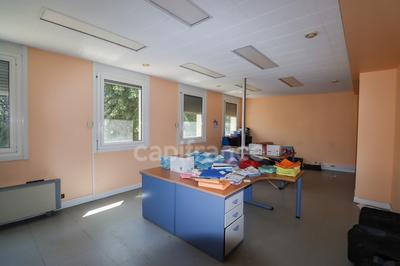 Immeuble - 170 m² - 1 pièce