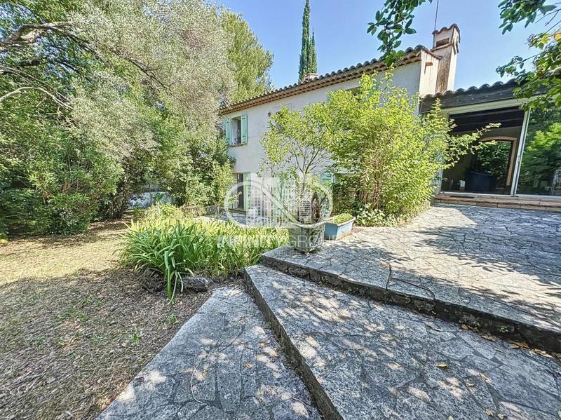 Villa - 193 m² - 6 pièces