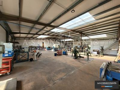 Local d'activité / Entrepôt - 918 m²