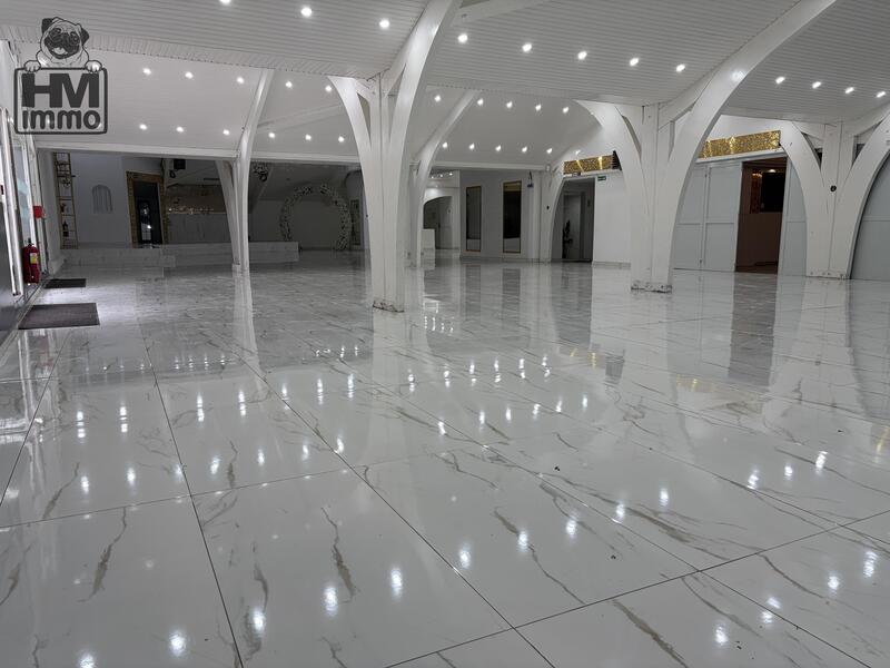 Local commercial - 1 000 m² - 3 pièces