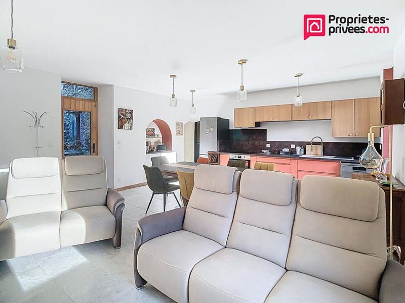 Maison - 220 m² - 8 pièces