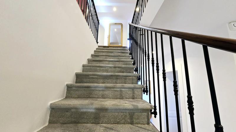 Maison - 600 m² - 10 pièces