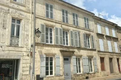 Maison - 270 m² - 10 pièces