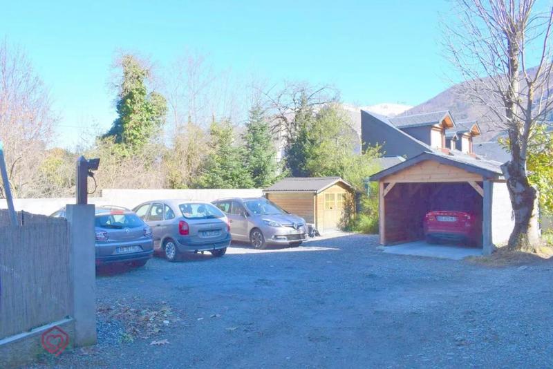 Propriété - 302 m² - 10 pièces