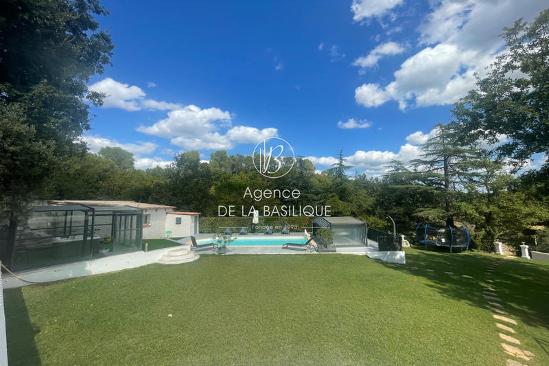 Maison - 296 m² - 4 pièces