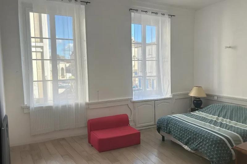 Maison - 270 m² - 10 pièces