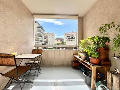 Appartement - 99 m² - 4 pièces