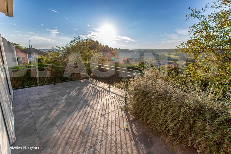 Pavillon - 130 m² - 6 pièces