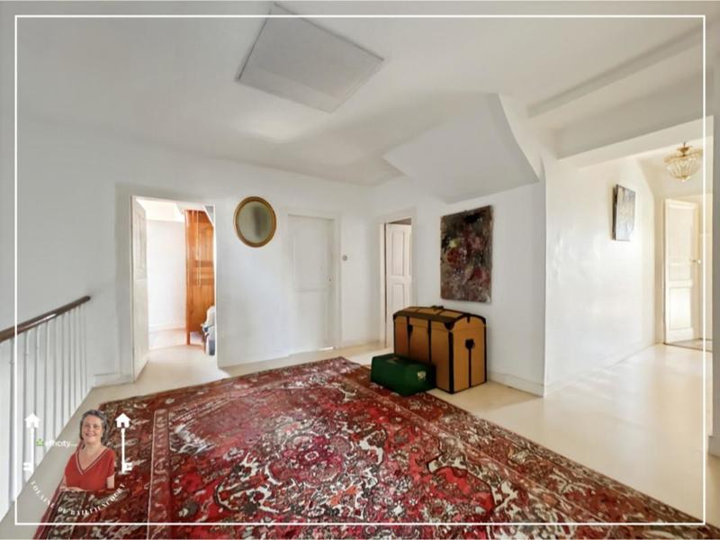 Maison - 430 m² - 12 pièces