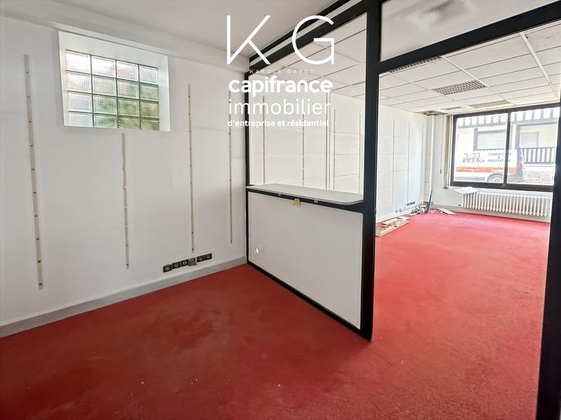 Local commercial - 140 m² - 9 pièces