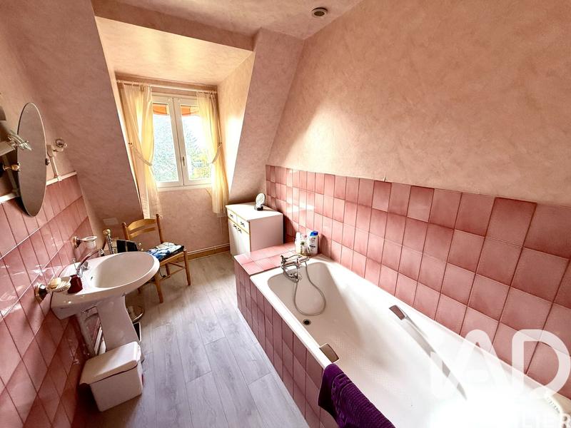 Maison - 235 m² - 7 pièces