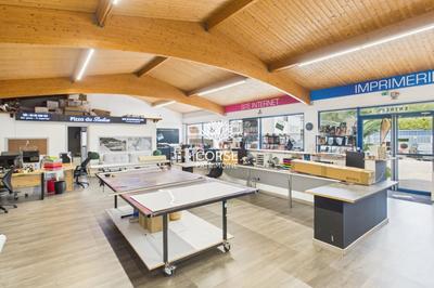 Fonds de commerce - Local commercial - 250 m²