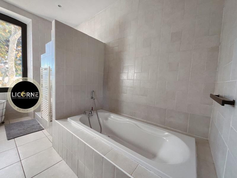 Mas - 267 m² - 7 pièces