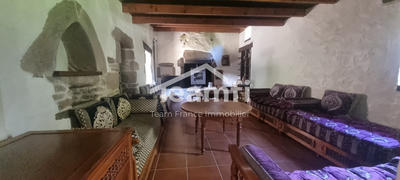 Maison - 230 m² - 8 pièces