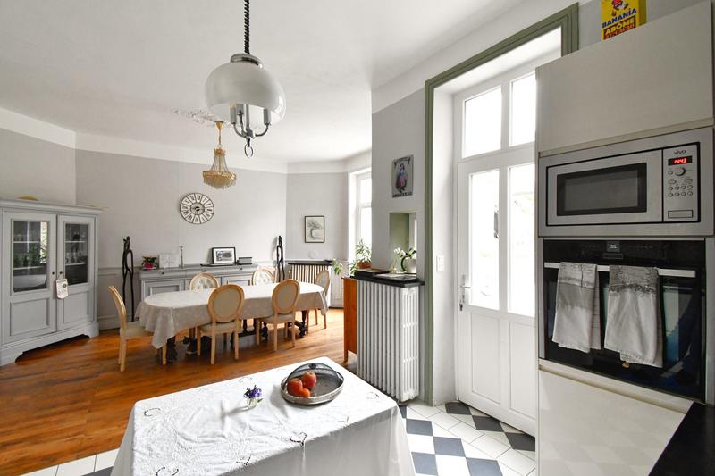 Maison - 230 m² - 8 pièces