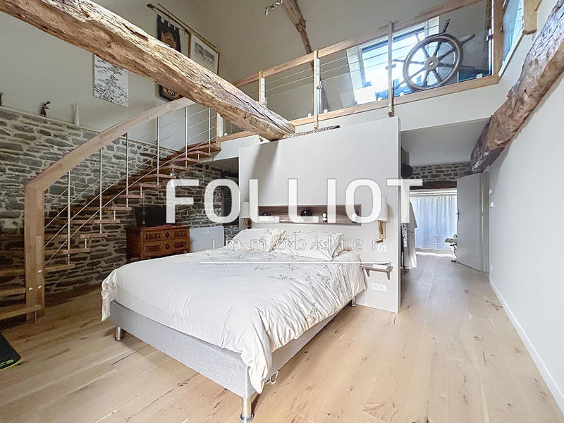 Maison - 243 m² - 8 pièces