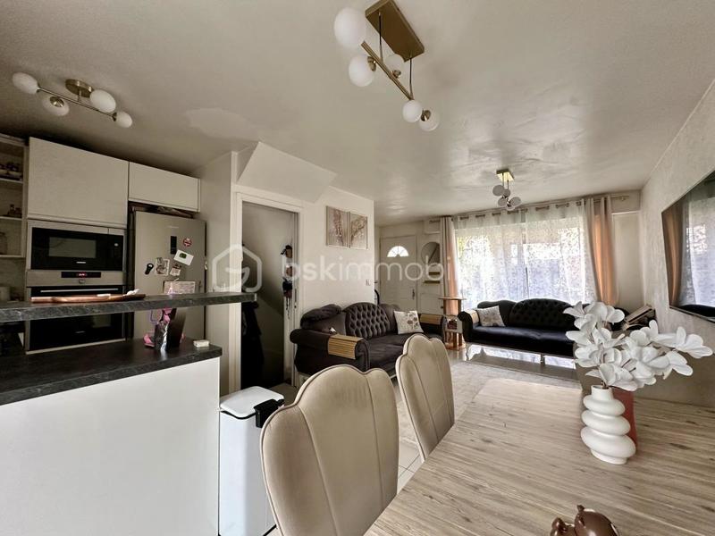 Maison - 216 m² - 14 pièces