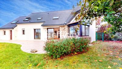 Maison traditionnelle - 182 m² - 7 pièces