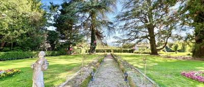 Manoir - 1 900 m² - 34 pièces