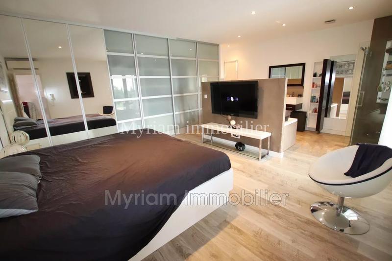 Maison - 220 m² - 5 pièces