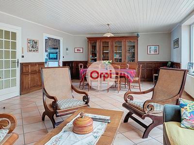 Maison - 205 m² - 6 pièces