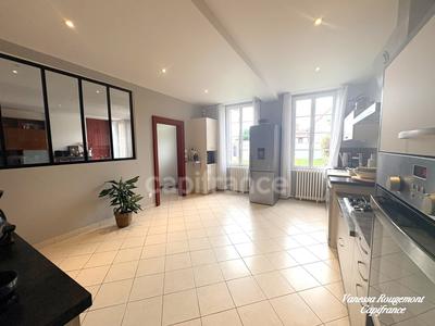 Maison - 225 m² - 8 pièces