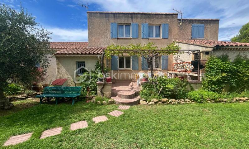 Maison - 265 m² - 13 pièces