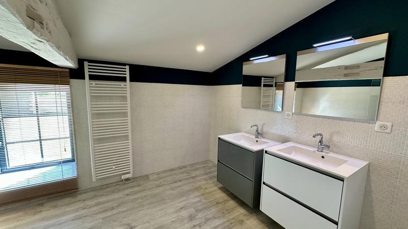 Maison - 235 m² - 6 pièces