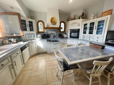 Maison traditionnelle - 140 m² - 4 pièces