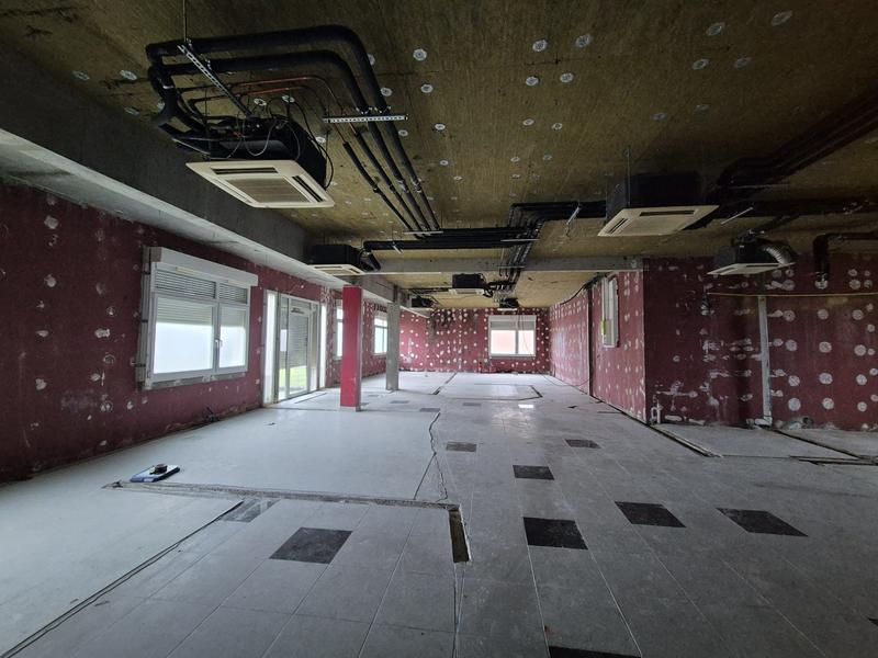 Local d'activités - 215 m²