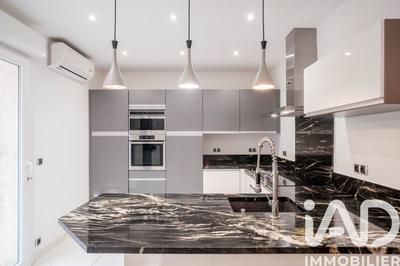 Maison - 217 m² - 9 pièces