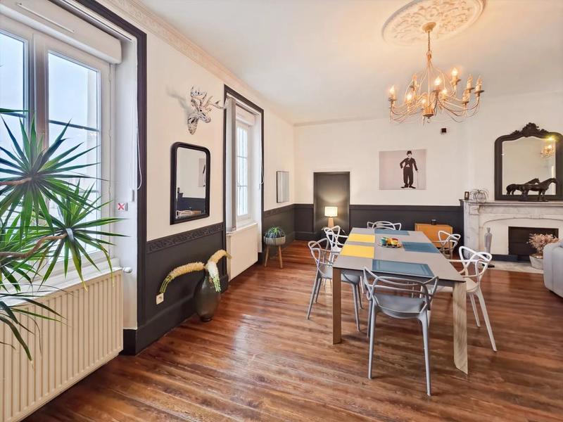 Appartement - 197 m² - 5 pièces