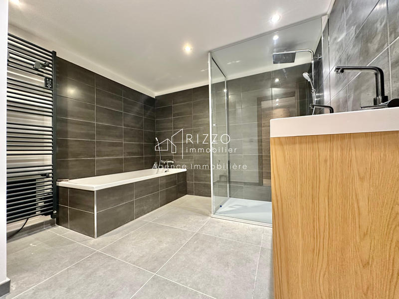 Appartement - 99 m² - 4 pièces