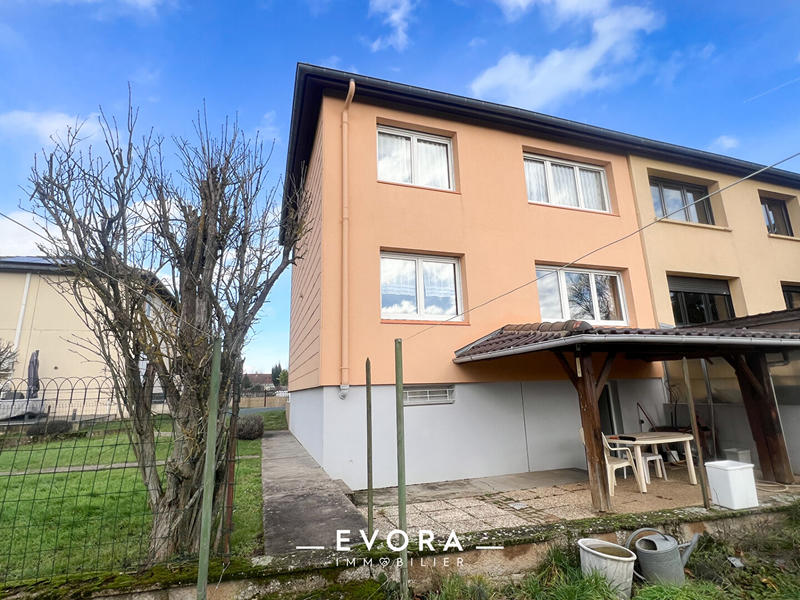 Maison - 95 m² - 5 pièces