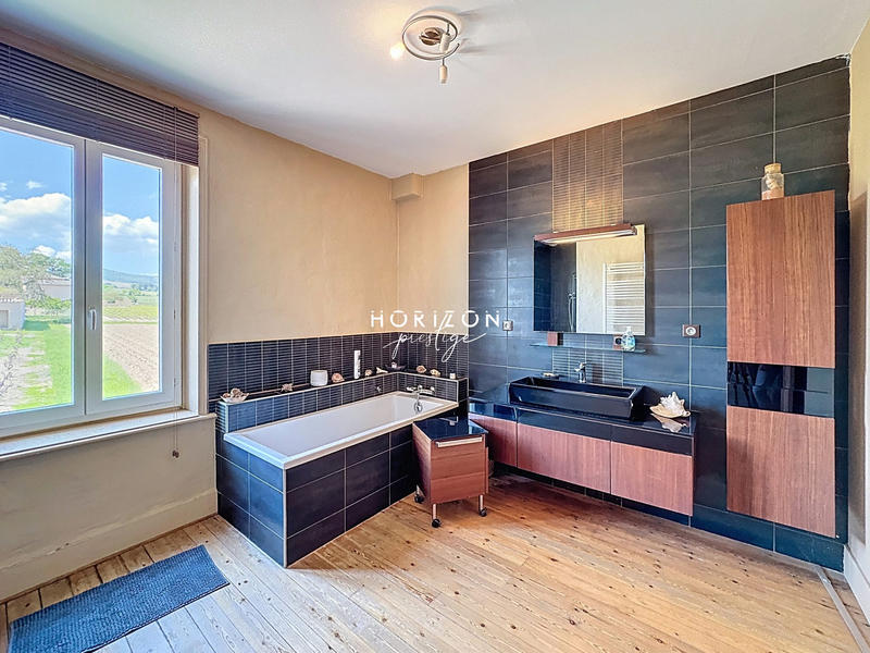 Maison - 255 m² - 6 pièces