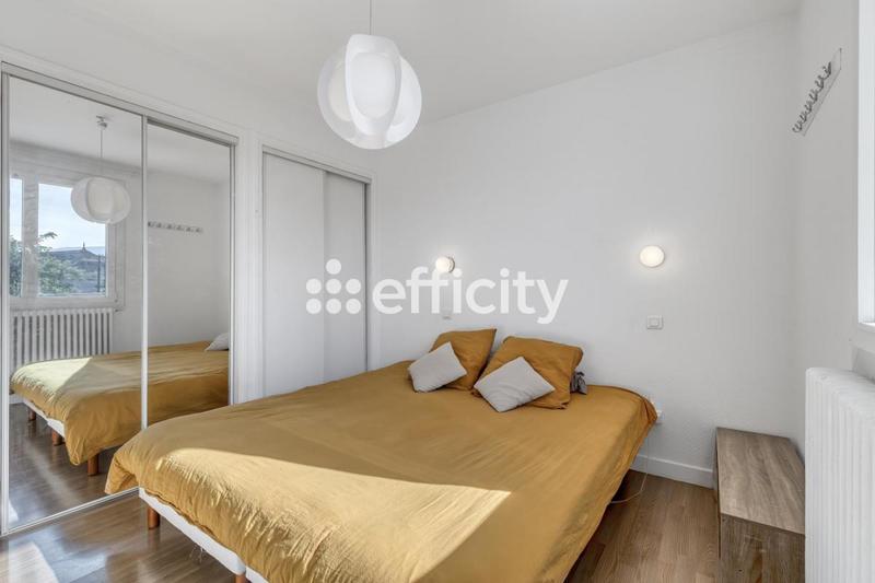 Maison - 182 m² - 7 pièces