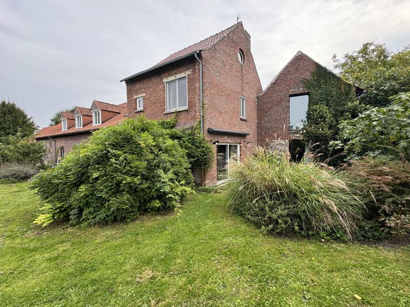 Maison traditionnelle - 347 m² - 12 pièces