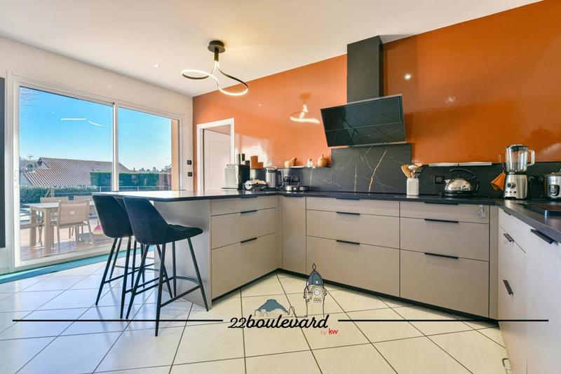 Demeure - 213 m² - 6 pièces