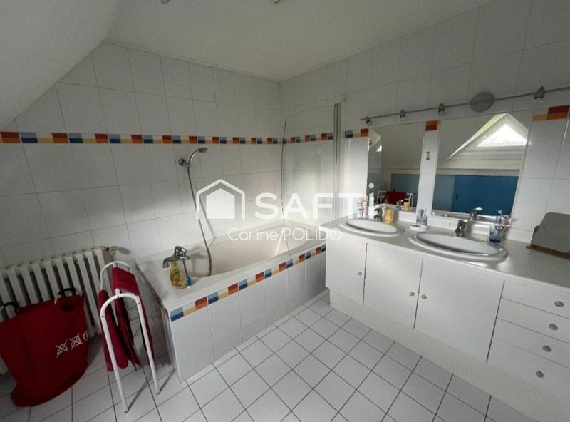 Maison - 177 m² - 8 pièces