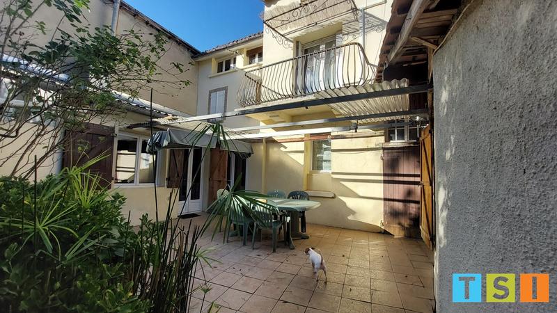 Maison - 400 m² - 16 pièces